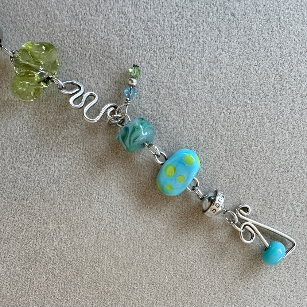 Artisan-made sterling silver and glass bead charm bracelet - Picture 8 of 11